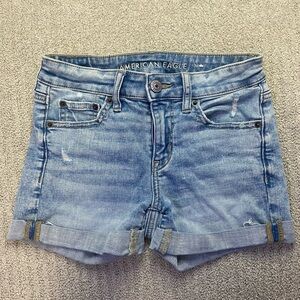 American Eagle midi next level stretch shorts. SZ: 0